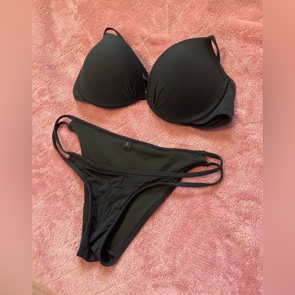Black Bikini Set 🖤